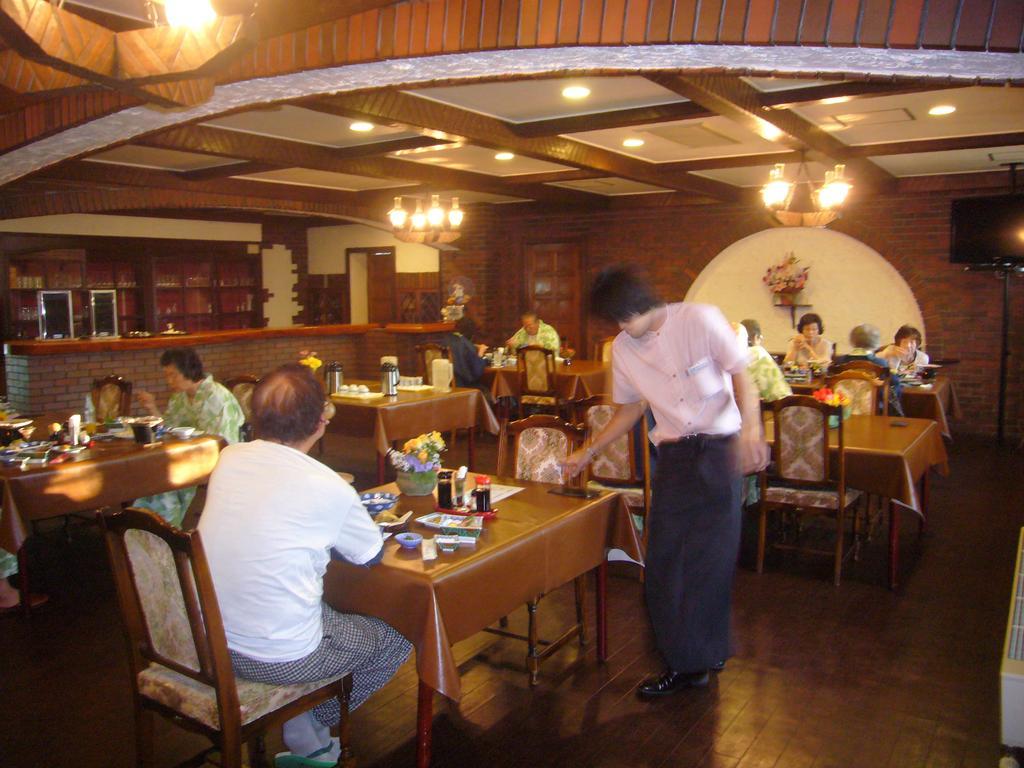 志贺皇宫酒店 山之內 外观 照片