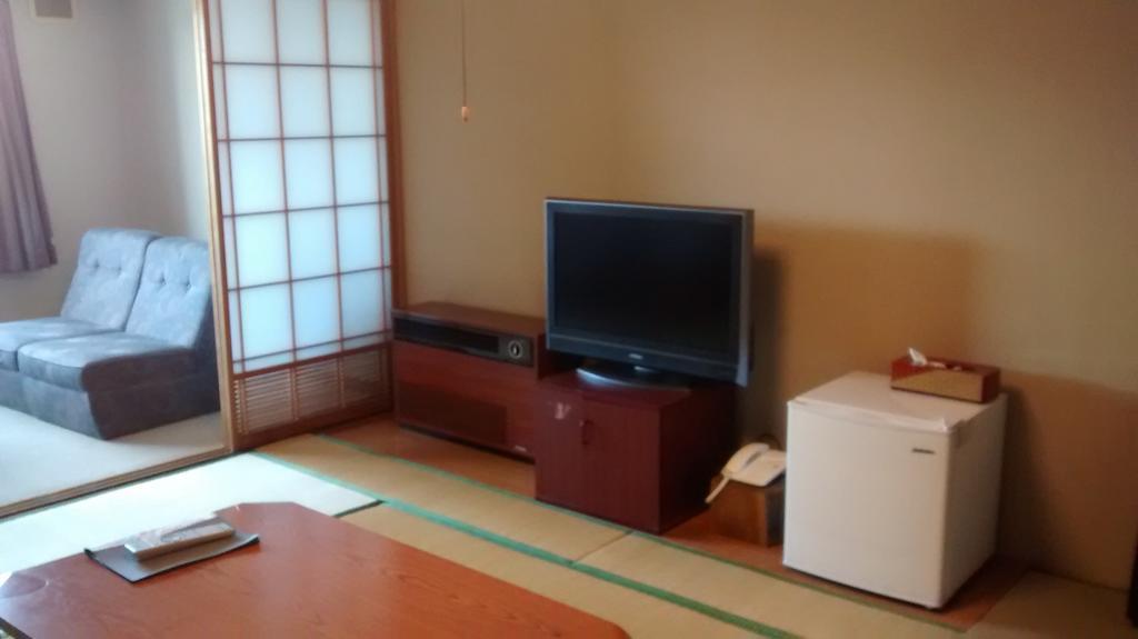 志贺皇宫酒店 山之內 外观 照片